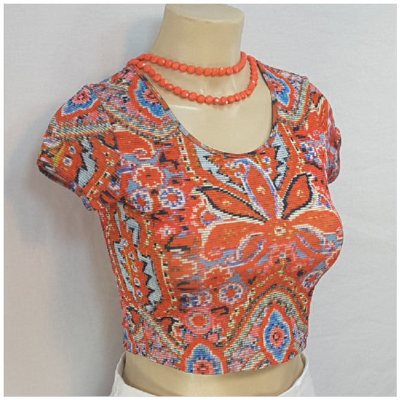 WILD & ALIVE Body Hugging Crop Top, size Small - Picture 2 of 8